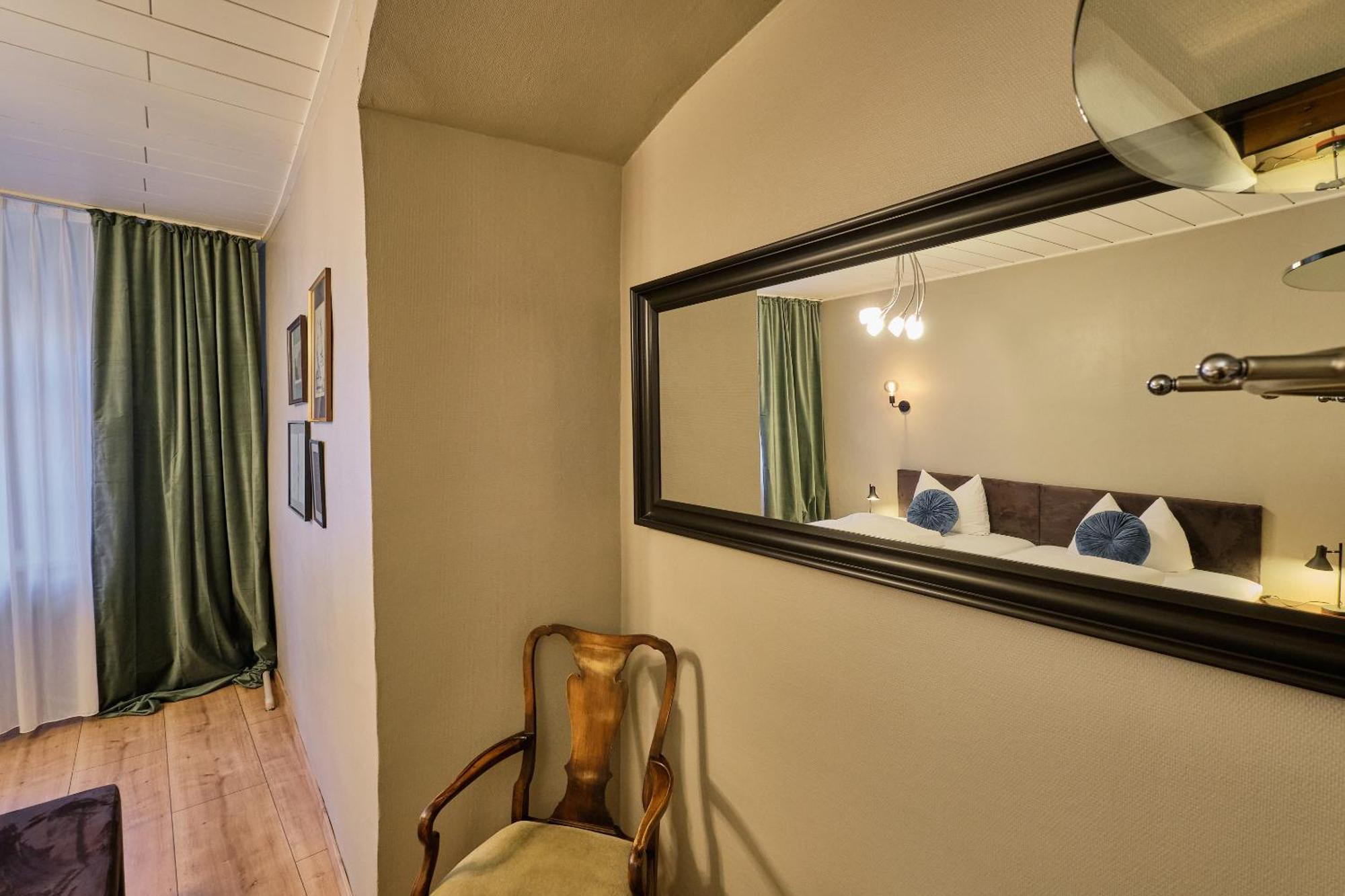 רגנסבורג Hotel Roter Hahn מראה חיצוני תמונה