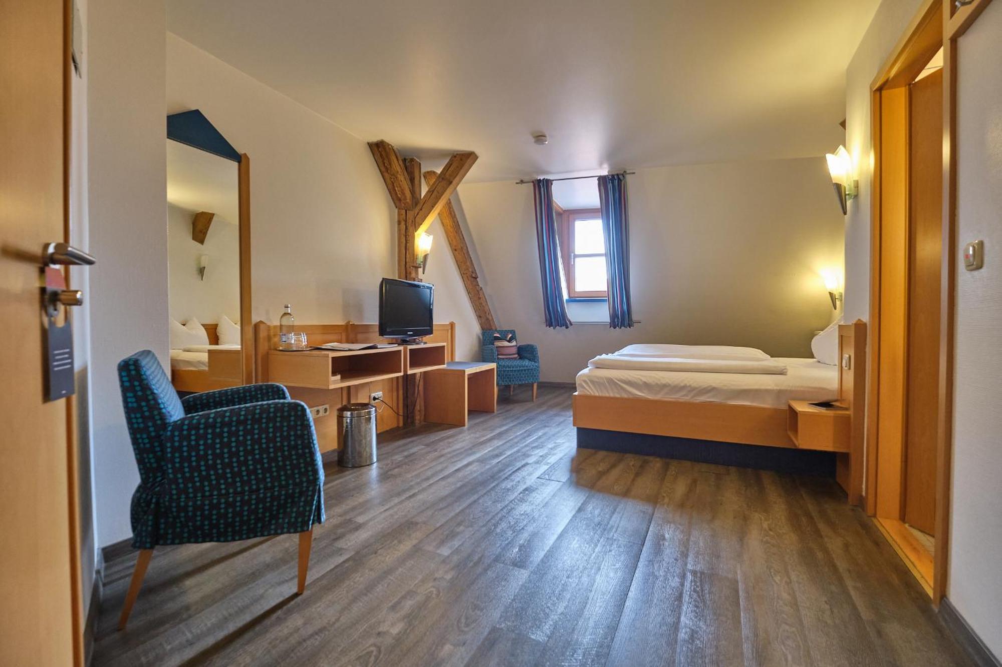 רגנסבורג Hotel Roter Hahn מראה חיצוני תמונה