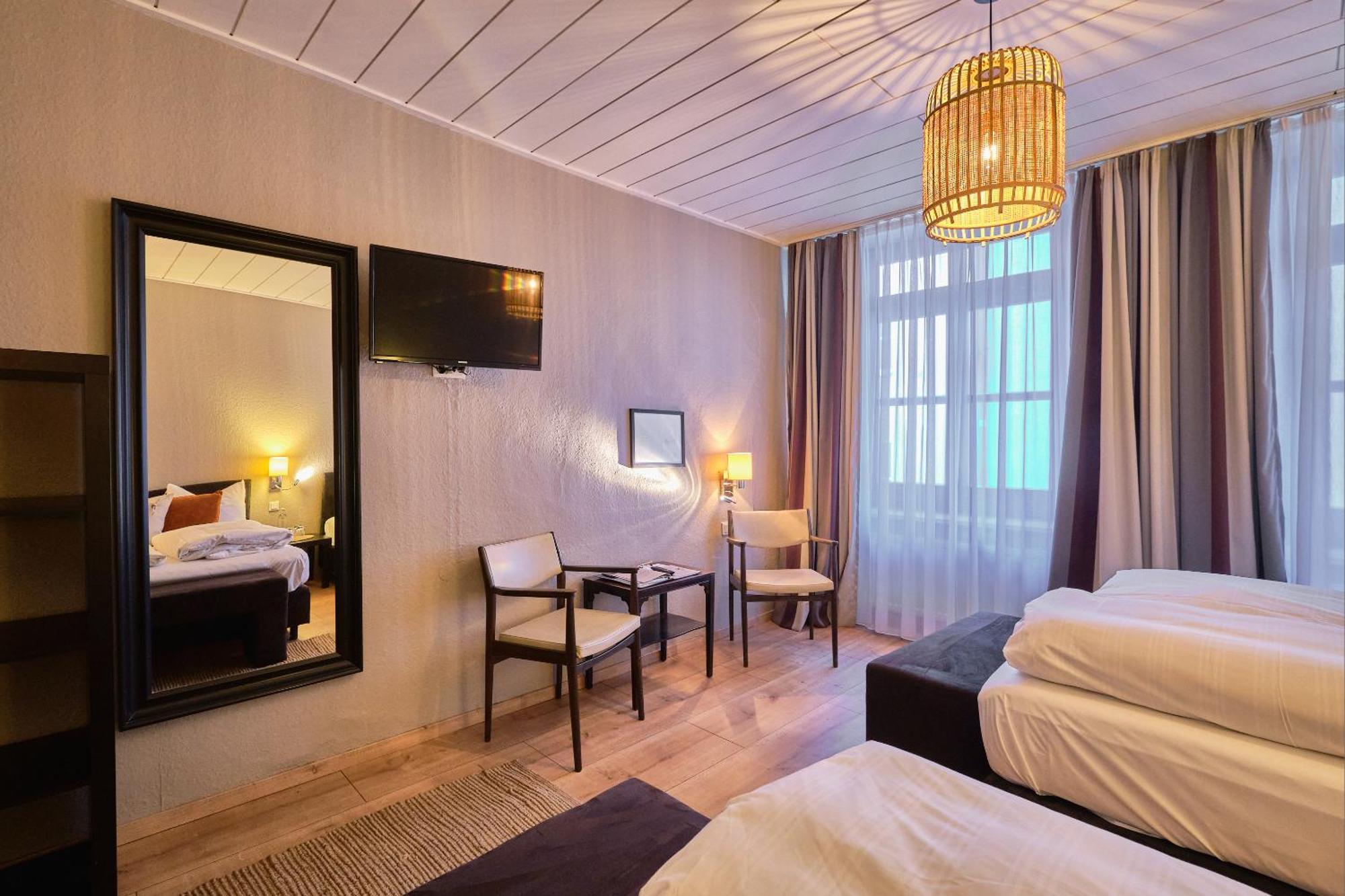 רגנסבורג Hotel Roter Hahn מראה חיצוני תמונה