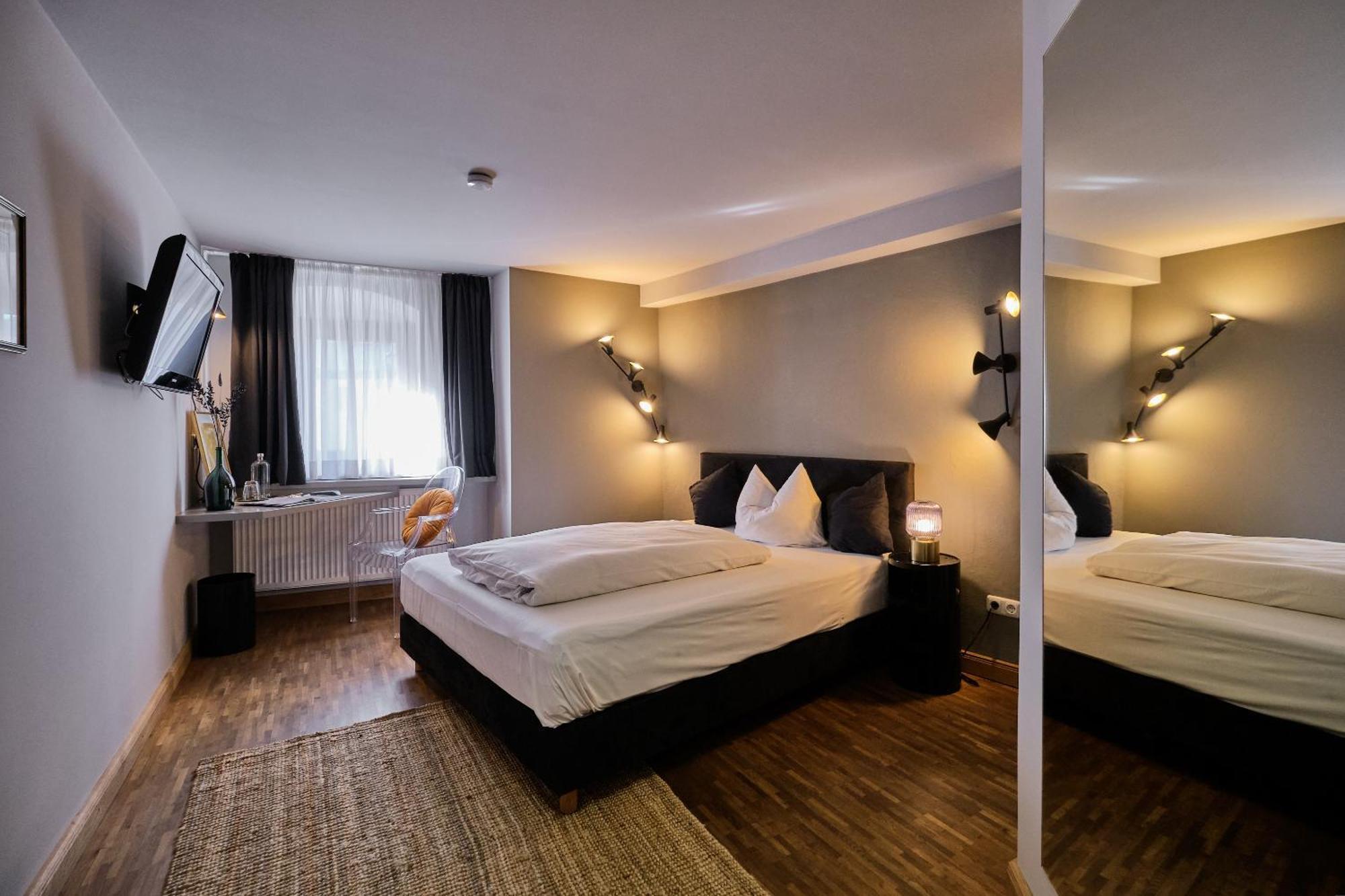 רגנסבורג Hotel Roter Hahn מראה חיצוני תמונה