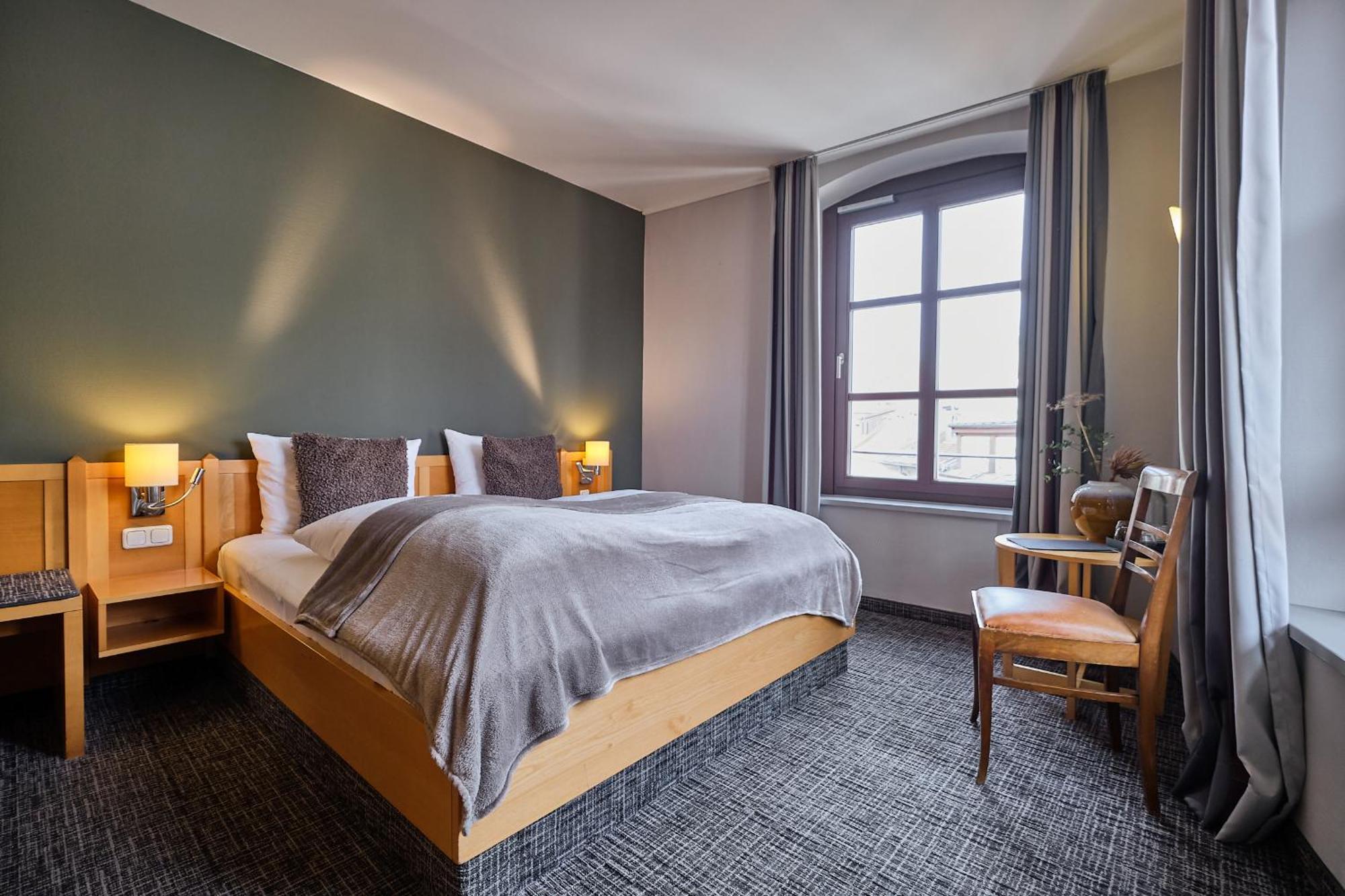 רגנסבורג Hotel Roter Hahn מראה חיצוני תמונה
