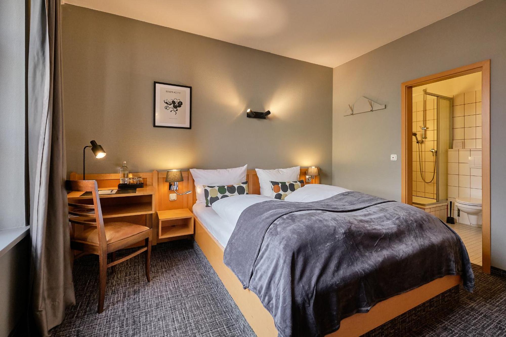 רגנסבורג Hotel Roter Hahn מראה חיצוני תמונה
