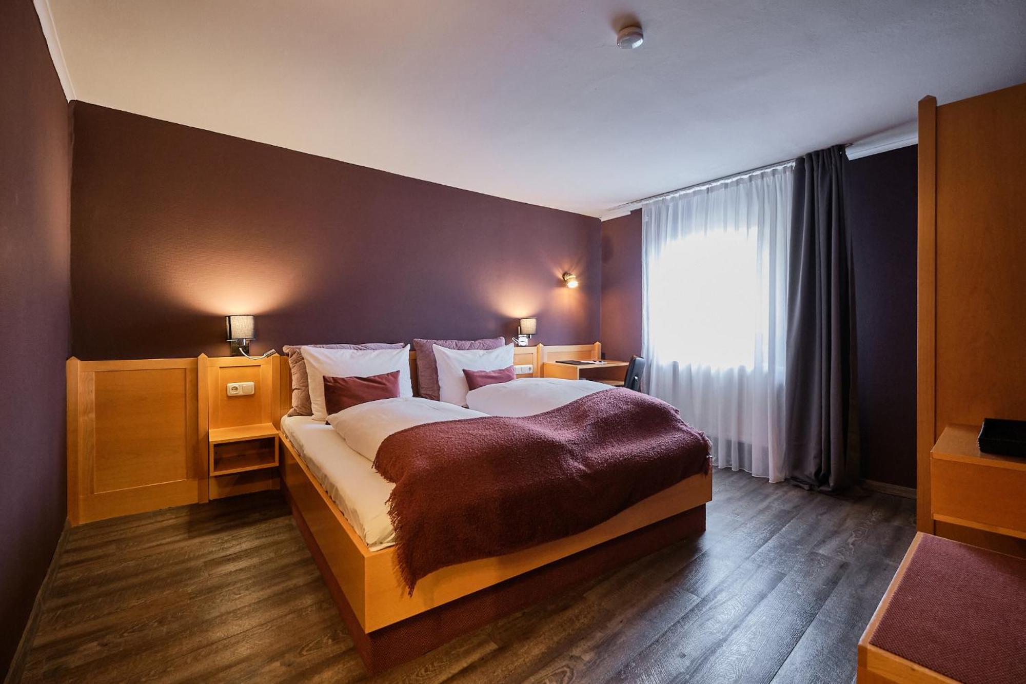 רגנסבורג Hotel Roter Hahn מראה חיצוני תמונה