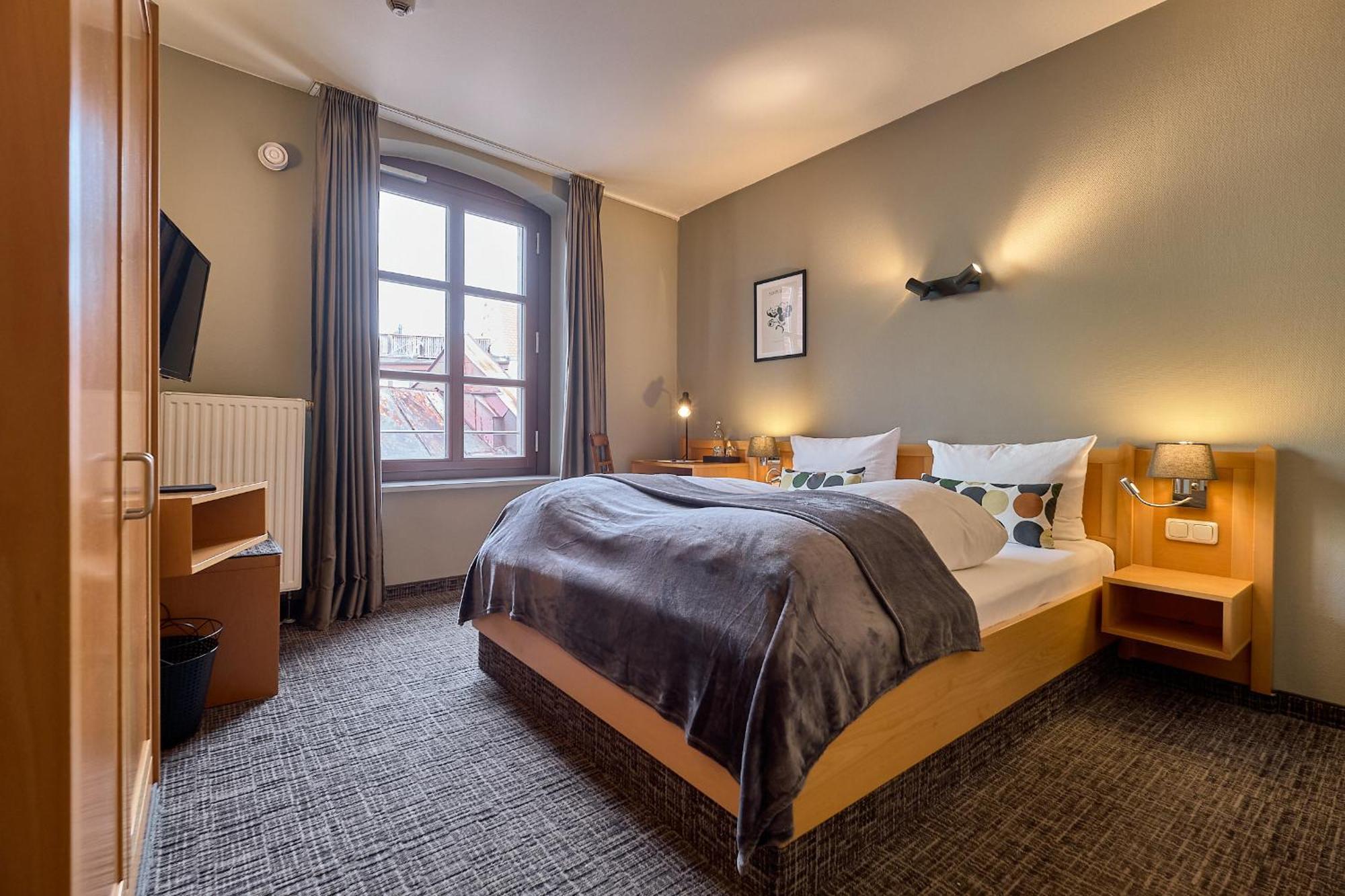 רגנסבורג Hotel Roter Hahn מראה חיצוני תמונה