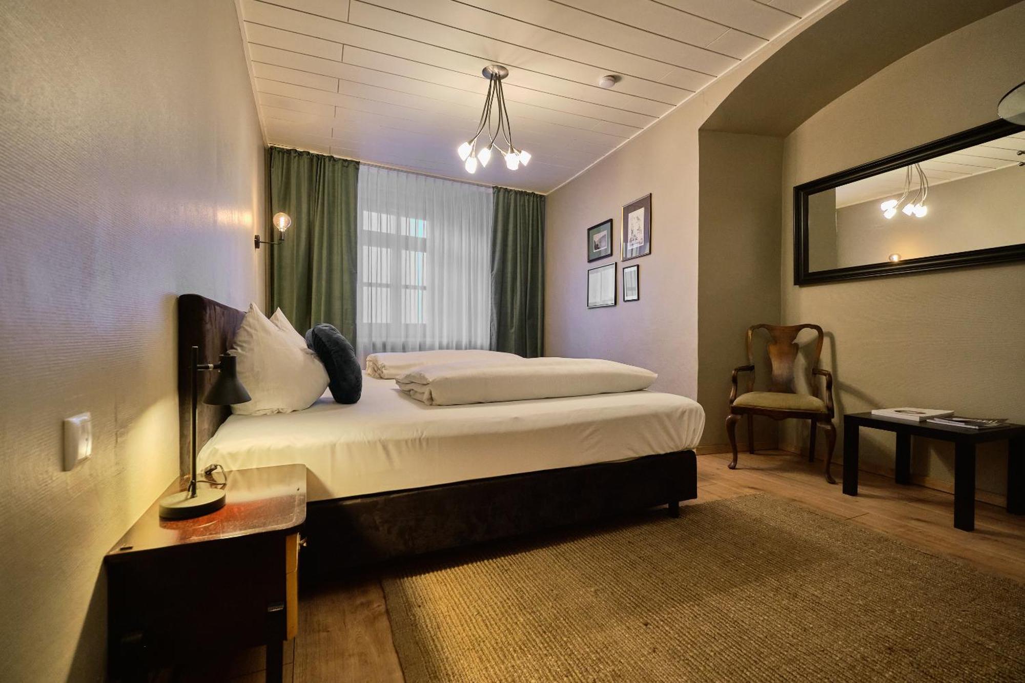 רגנסבורג Hotel Roter Hahn מראה חיצוני תמונה