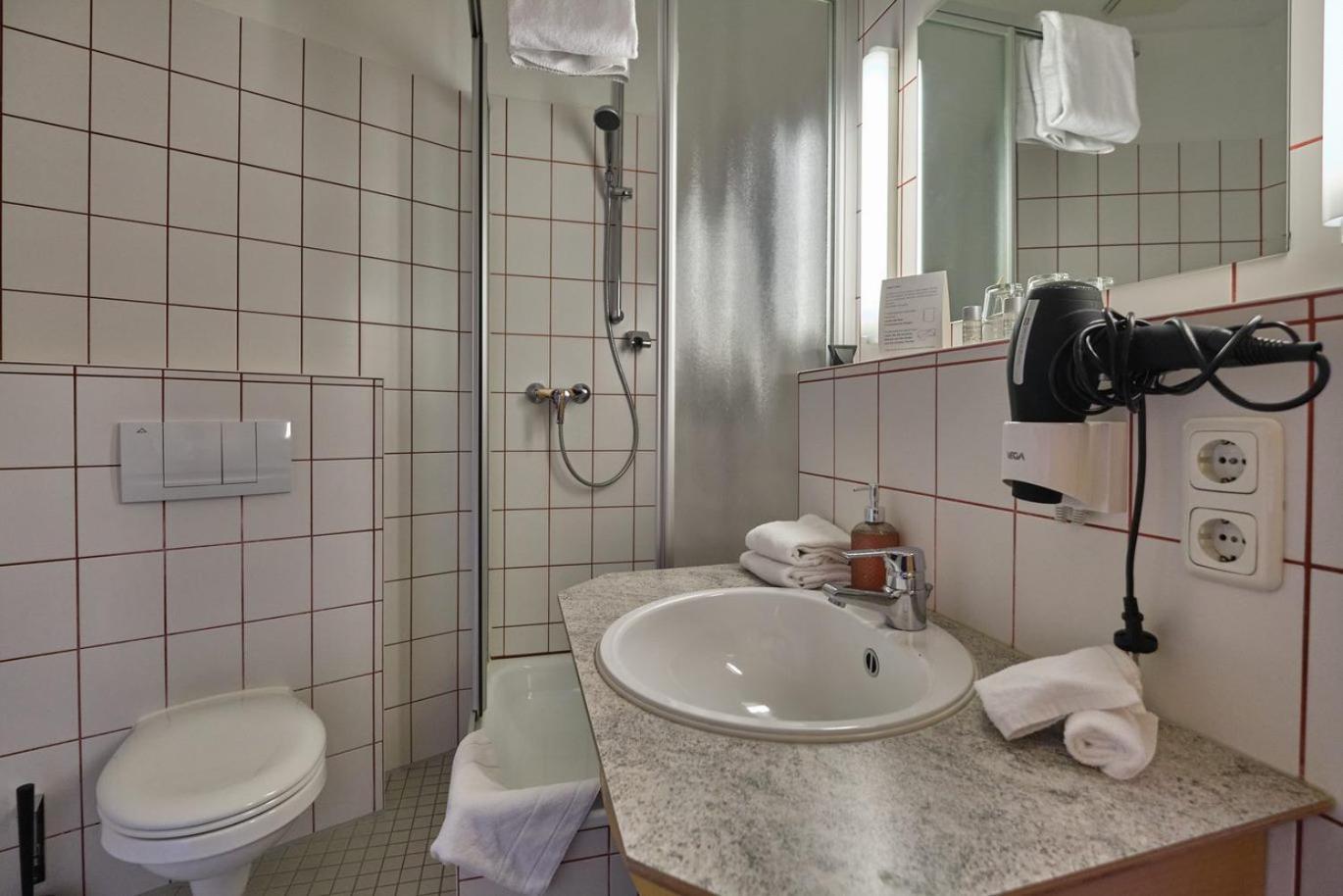 רגנסבורג Hotel Roter Hahn מראה חיצוני תמונה