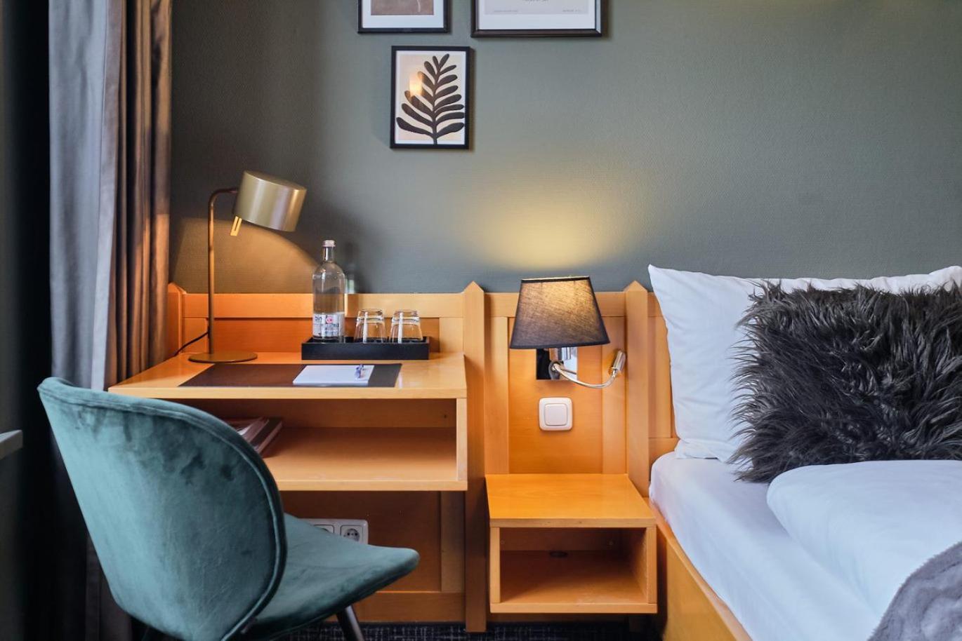 רגנסבורג Hotel Roter Hahn מראה חיצוני תמונה