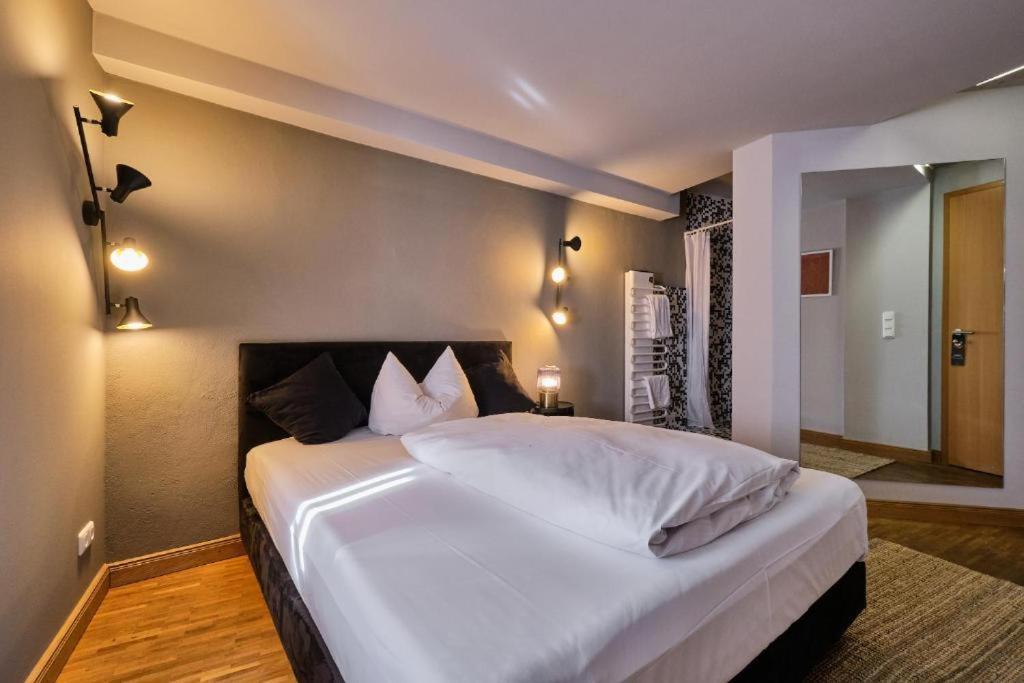 רגנסבורג Hotel Roter Hahn מראה חיצוני תמונה